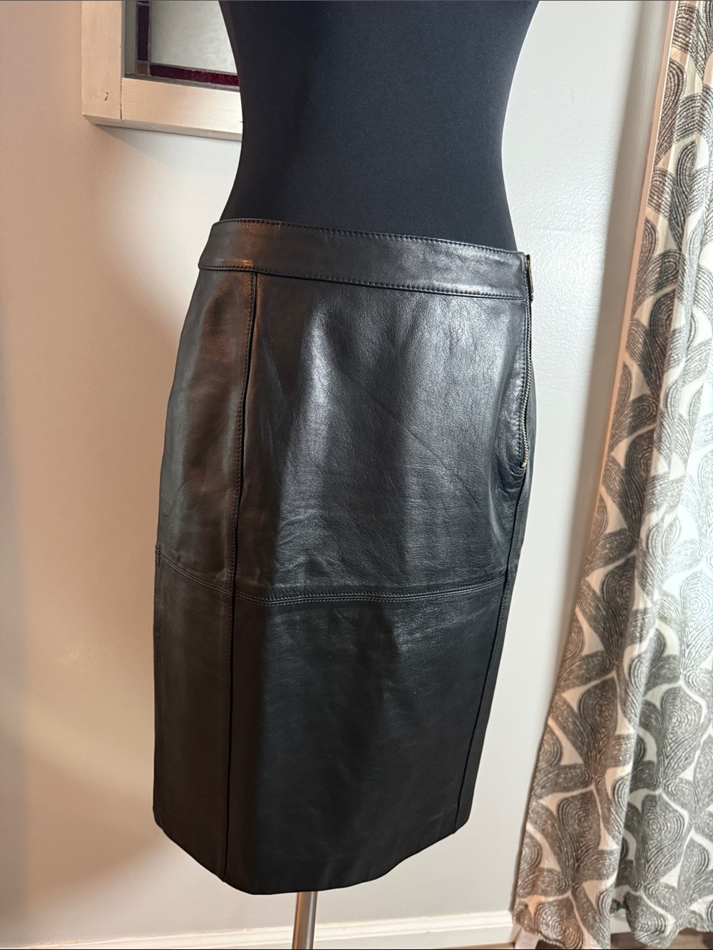Worthington Black Lambskin Real Leather Pencil Midi Skirt Size 8 Zip Accent⁠ - Picture 3 of 10